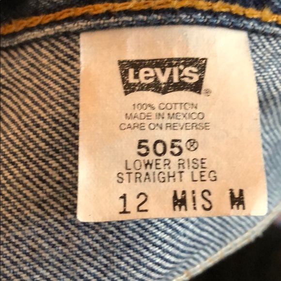 Levi Distressed cutoff shorts - Picture 3 of 3